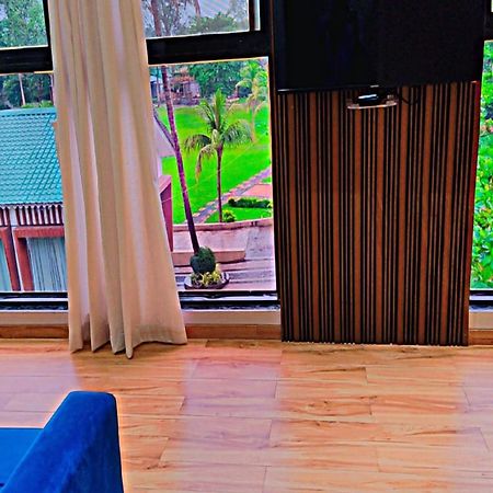 Paramount Riverfront Resort & Spa, Карджат Екстериор снимка