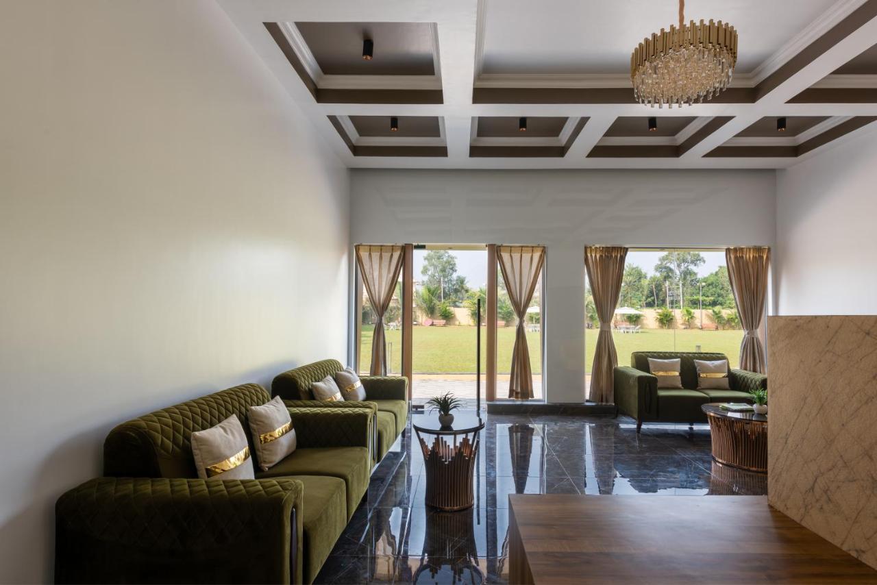 Paramount Riverfront Resort & Spa, Карджат Екстериор снимка