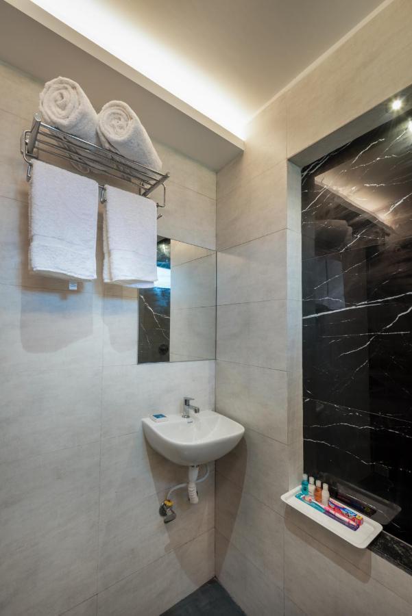 Paramount Riverfront Resort & Spa, Карджат Екстериор снимка