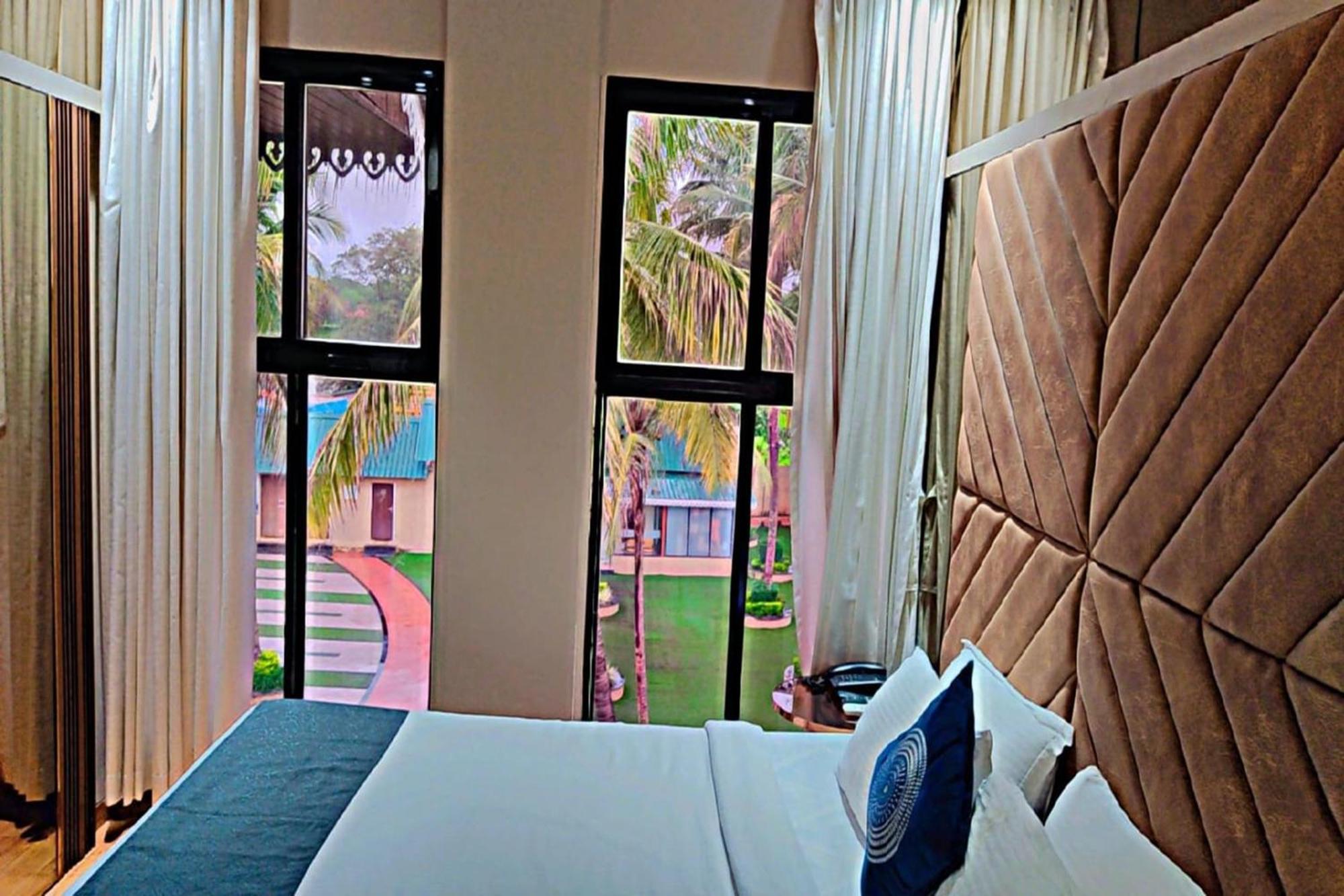 Paramount Riverfront Resort & Spa, Карджат Екстериор снимка